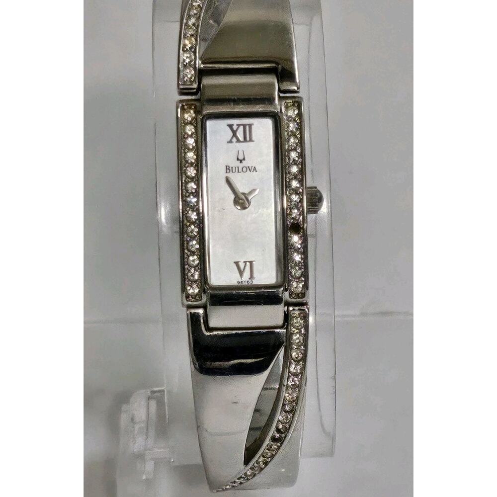 Beautiful Ladies Bulova Crystals Analog Watch Bracelet Band New Battery
